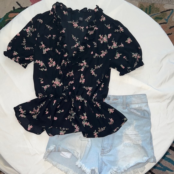 Flowy Floral ruffled blouse - Picture 1 of 6